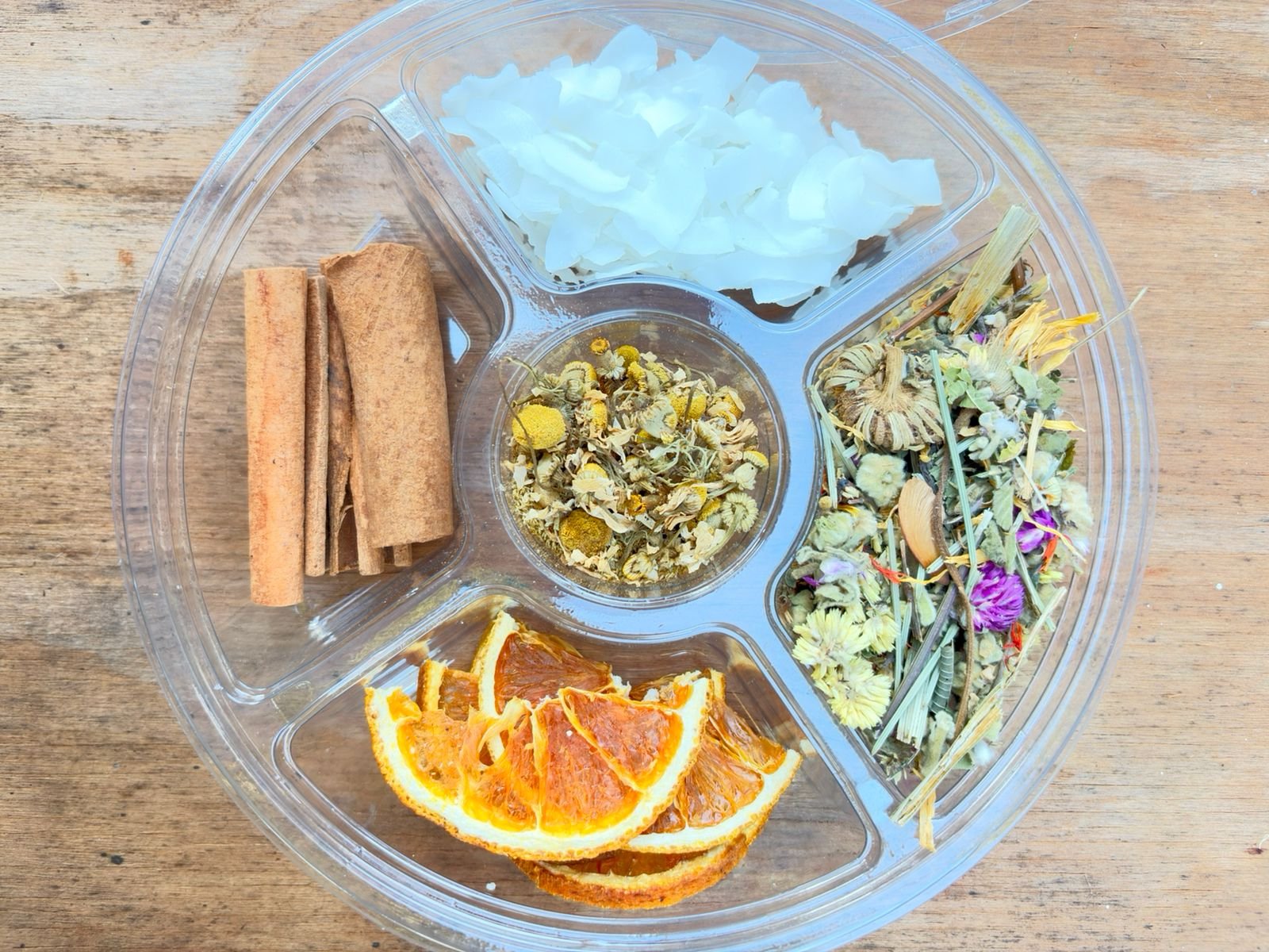 RUELTAS MATERAS: CONTIENE: NARANJA, CANELA, MATE COMPLETO, COCO EN ESCAMA, MANZANILLA.